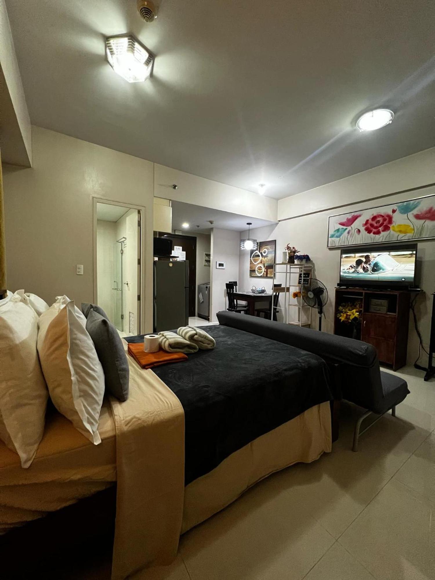 Apartment One Palm Tree - 7o With Balcony - Across Terminal 3 Airport Manila